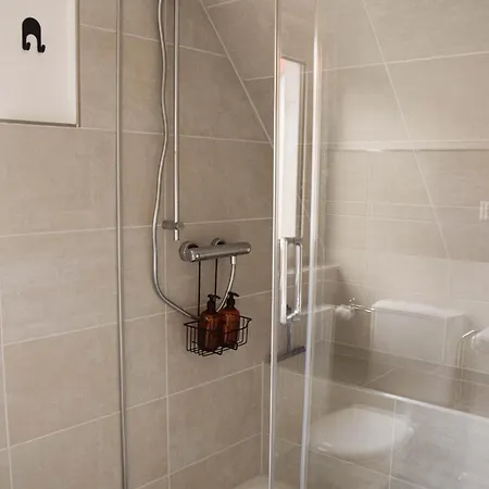 Leonidas - Ihr Feines 2 Schlafzimmer In Der Innenstadt *