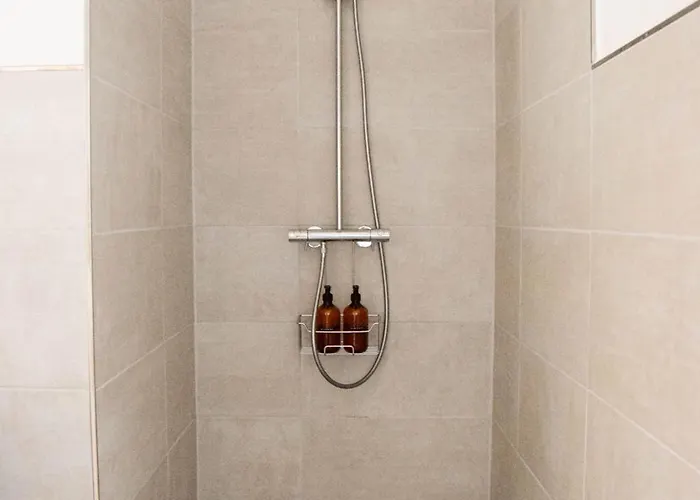 Leonidas - Boutique Stadthaus Mit 2 - Ganzes Haus Buchbar Appartamento